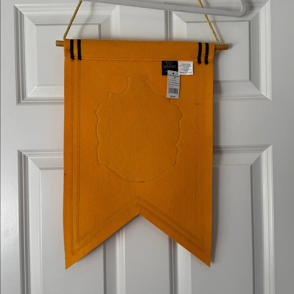 Warner Bros. Hufflepuff Tapestry - Yellow and Black
